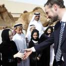 Kronprins Haakon fikk hilse på elevene på den norske skolen i Qatar (Foto: Lise Åserud / Scanpix)